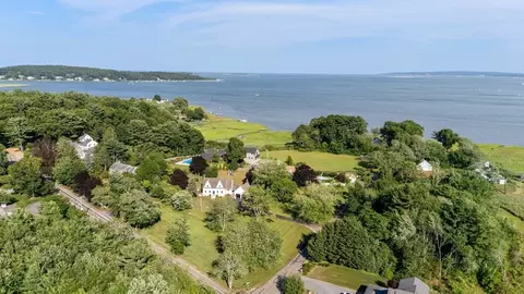 21 Hicks Point Rd, Duxbury, MA 02332