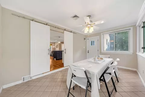 Entry Way - 89 Rolling Ln, Needham, MA 02492 photo 3 of 3