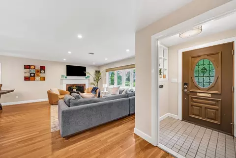 Entry Way - 89 Rolling Ln, Needham, MA 02492 photo 2 of 3