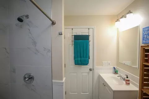 Bath - 472 0 East Hoosac St, Adams, MA 01220 photo 4 of 4