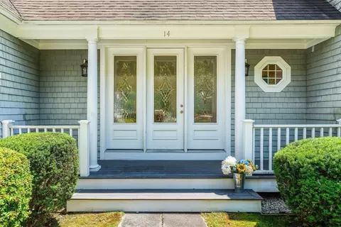 14 Glenneagle Dr, Mashpee, MA 02649 photo 4