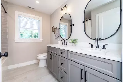 Bath - 33 North St, Danvers, MA 01923 photo 1 of 9