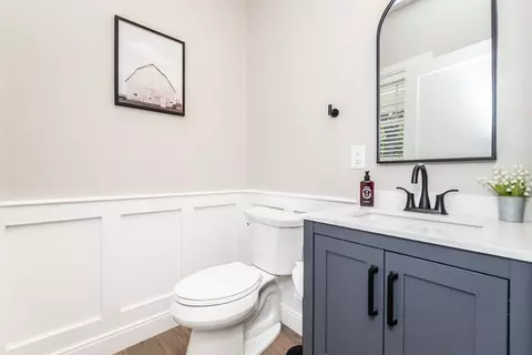Bath - 33 North St, Danvers, MA 01923 photo 9 of 9