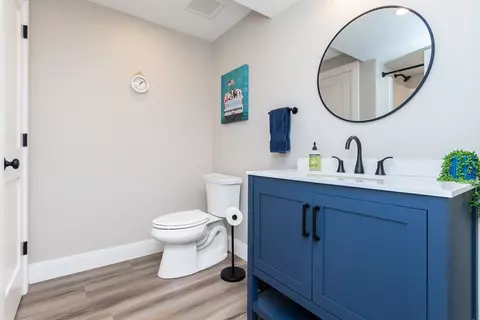 Bath - 33 North St, Danvers, MA 01923 photo 8 of 9