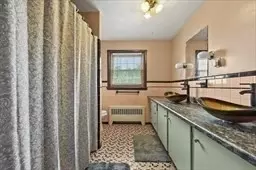 Bath - 577 Grove, Worcester, MA 01605 photo 2 of 3