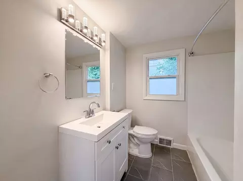 17 Vineyard St, Worcester, MA 01603 photo 8