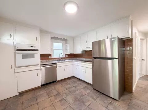 17 Vineyard St, Worcester, MA 01603 photo 2
