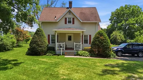 33-37 Cottage St, Amherst, MA 01002