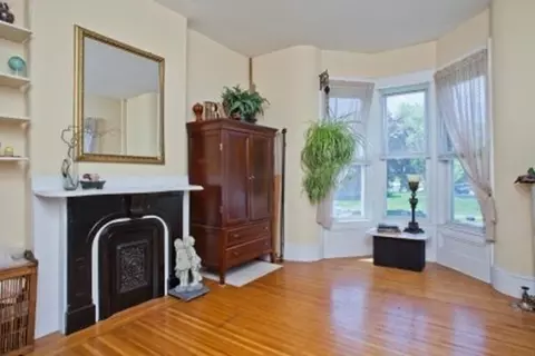 Living - 127-129 Thompson St, Springfield, MA 01109 photo 1 of 2