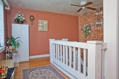 Entry Way - 127-129 Thompson St, Springfield, MA 01109 photo 3 of 4