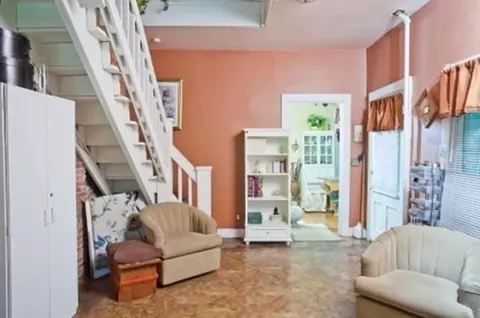Entry Way - 127-129 Thompson St, Springfield, MA 01109 photo 1 of 4