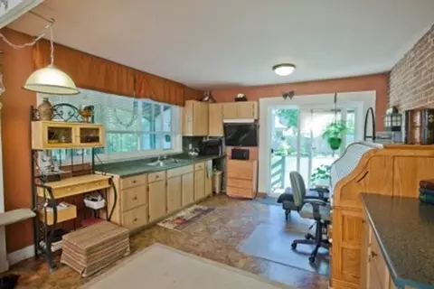 Kitchen - 127-129 Thompson St, Springfield, MA 01109 photo 2 of 6