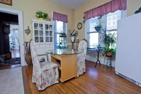 Dining - 127-129 Thompson St, Springfield, MA 01109 photo 3 of 4