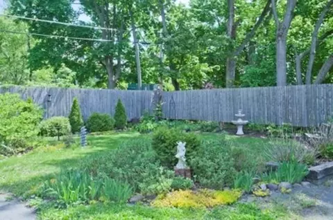 Exterior - 127-129 Thompson St, Springfield, MA 01109 photo 4 of 4