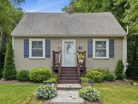 198 County St, Lakeville, MA 02347