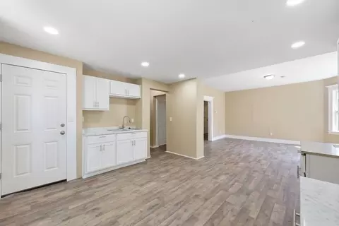 282 White St, Springfield, MA 01108 photo 8