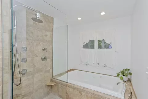 Bath - 271 Brookwood Dr, Longmeadow, MA 01106 photo 4 of 7