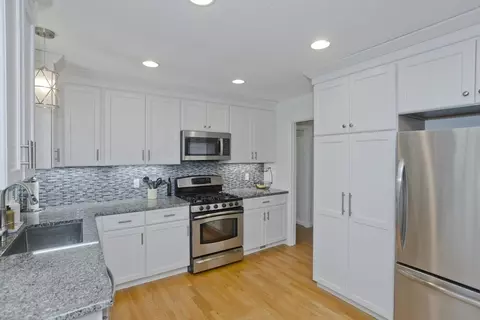 Kitchen - 271 Brookwood Dr, Longmeadow, MA 01106 photo 3 of 5