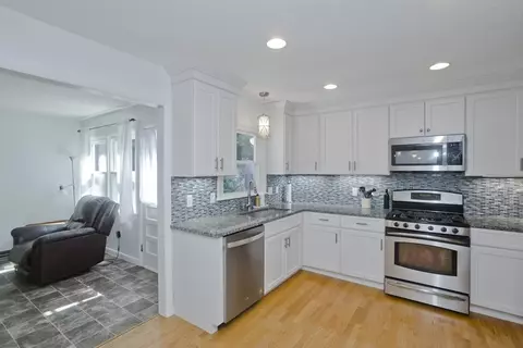 Kitchen - 271 Brookwood Dr, Longmeadow, MA 01106 photo 2 of 5