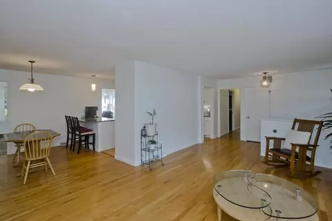 Living - 271 Brookwood Dr, Longmeadow, MA 01106 photo 5 of 7