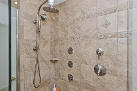 Bath - 271 Brookwood Dr, Longmeadow, MA 01106 photo 6 of 7