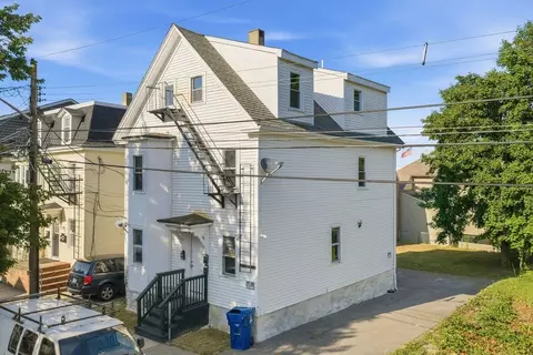 1272 Pleasant St, New Bedford, MA 02740