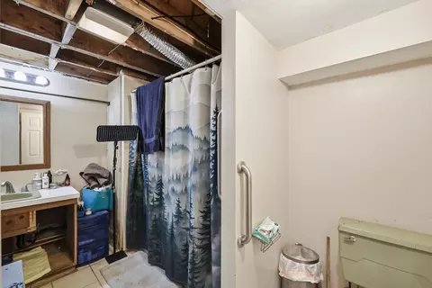 Bath - 143 River Rd, Middlefield, MA 01243 photo 5 of 6