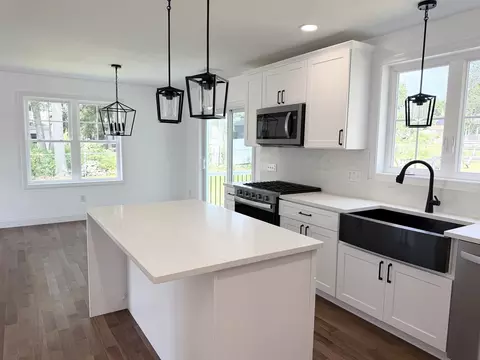 951 Crescent St, New Bedford, MA 02745