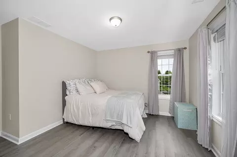 Bedroom - 61 Saddle Rd, Dracut, MA 01826 photo 2 of 5