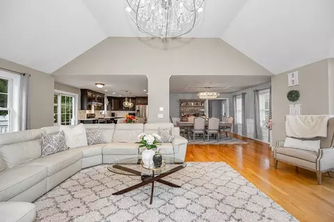 Living - 61 Saddle Rd, Dracut, MA 01826 photo 4 of 5