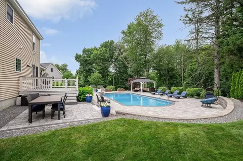 Exterior - 61 Saddle Rd, Dracut, MA 01826 photo 6 of 6