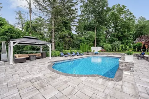 Exterior - 61 Saddle Rd, Dracut, MA 01826 photo 4 of 6