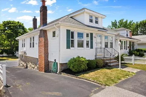 118 Connell St, Quincy, MA 02169