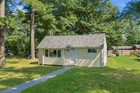 8 Violet St, Lakeville, MA 02347