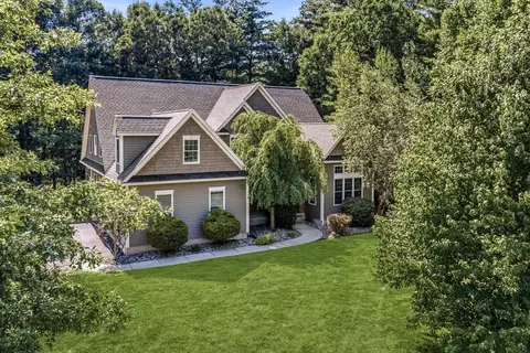 17 Bissonnette Cir, Southampton, MA 01073