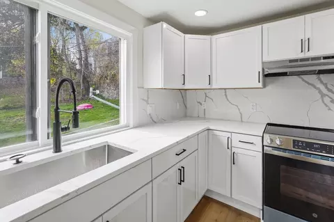 25 Johnson St, Worcester, MA 01604 photo 11