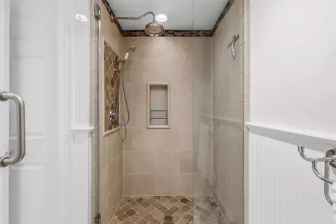 Bath - 66 Middle Rd, Acushnet, MA 02743 photo 2 of 3