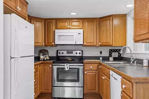 Kitchen - 66 Middle Rd, Acushnet, MA 02743 photo 3 of 8