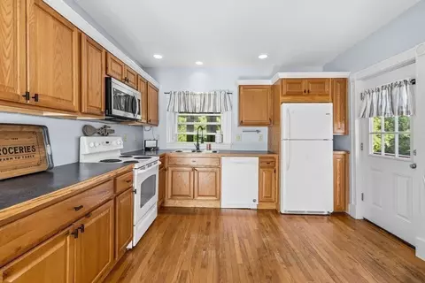 Kitchen - 66 Middle Rd, Acushnet, MA 02743 photo 8 of 8