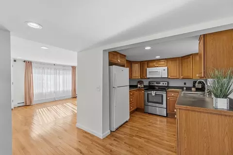 Entry Way - 66 Middle Rd, Acushnet, MA 02743 photo 1 of 5