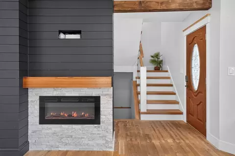 Entry Way - 3 Crane St, Danvers, MA 01923 photo 1 of 4