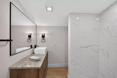 Bath - 3 Crane St, Danvers, MA 01923 photo 2 of 4