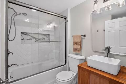 Bath - 3 Crane St, Danvers, MA 01923 photo 3 of 4
