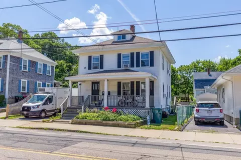 36 Oak St, Plymouth, MA 02360