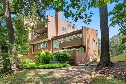 241 Perkins St #C 403, Boston, MA 02130