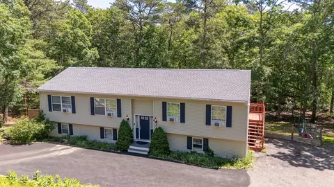 8 Raccoon, Forestdale, MA 02644