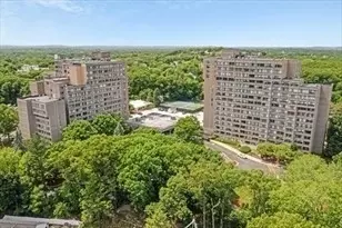250 Hammond Pond Pkwy #1207S, Chestnut Hill, MA 02467