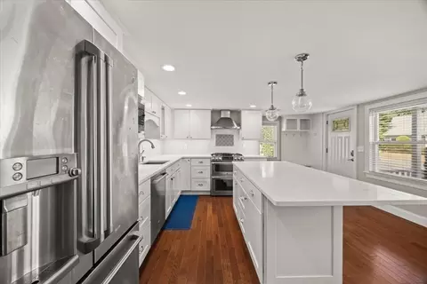 Kitchen - 62 Pleasant Cir, Canton, MA 02021 photo 5 of 6