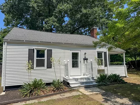 4 Wolfe St, Chicopee, MA 01020 photo 2