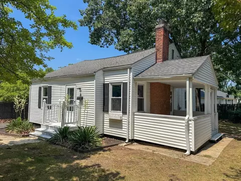 4 Wolfe St, Chicopee, MA 01020 photo 1